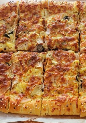 صورة لوصفة بيتزا بالصلصة البيضاء والتيركي🍕🍕