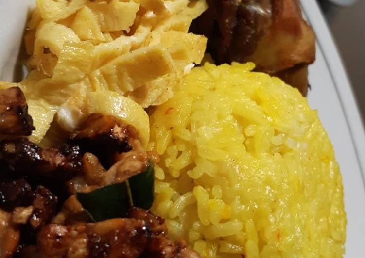 Langkah Mudah untuk Membuat Nasi Kuning ala Magicom yang Menggugah Selera