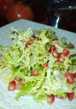 Foto principal de Escarola con ajo y granada