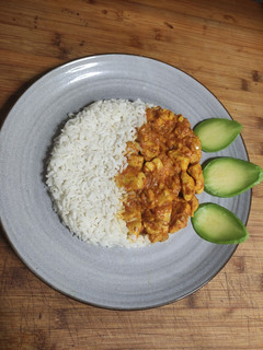 Una foto de Akoho sy voanio "pollo con leche de coco" 🥥