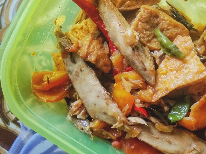 Cara Sederhana Membuat Resep  Oseng kering pindang tahu bumbu saus tiram yang Bisa Manjain Lidah, Enak