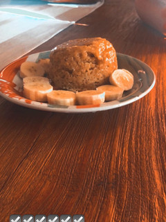 Una foto de Torta en taza saludable de banana y avena