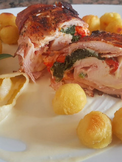 Una foto de Pechuga de pollo, arrollada, vegetales y queso. #1receta1arból