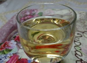 Φωτογραφία της συνταγής Εύκολο λικέρ Amaretto από κουκούτσια βερίκοκου 🍸