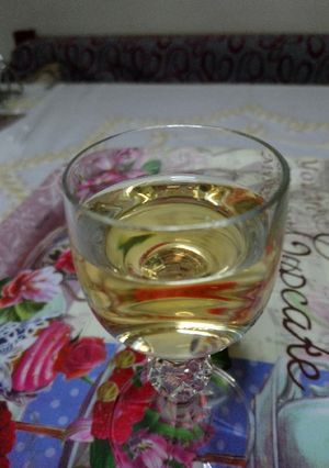 Φωτογραφία της συνταγής Εύκολο λικέρ Amaretto από κουκούτσια βερίκοκου 🍸