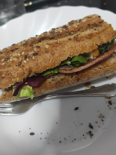 Una foto de Bocata de cochinillo
