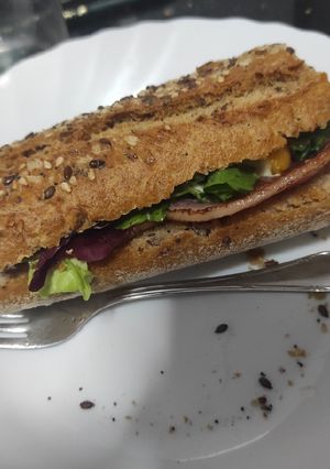 Una foto de Bocata de cochinillo