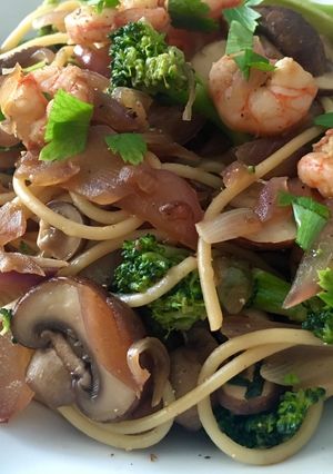 Foto principal de Espaguetis fáciles con gambas