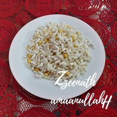 A picture of Murmure Aur Chana or Puffed Rice with Roasted Chana.