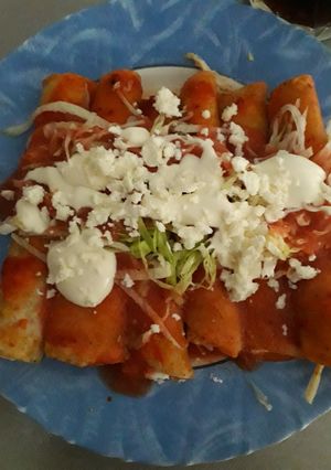 Una foto de Enchiladas Rojas