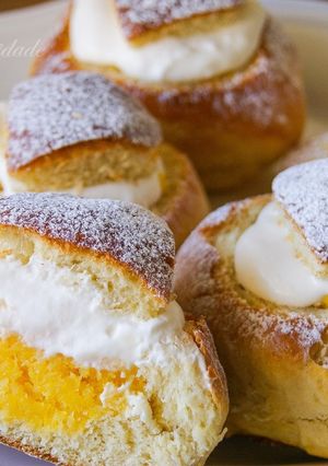 Foto de Semlor´s ou Pãezinhos de Cardamomo com Recheio de Coco