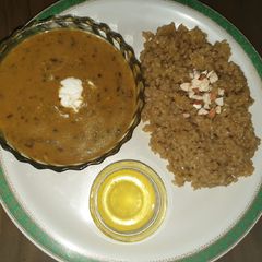 A picture of Dal makhani with lapsi.