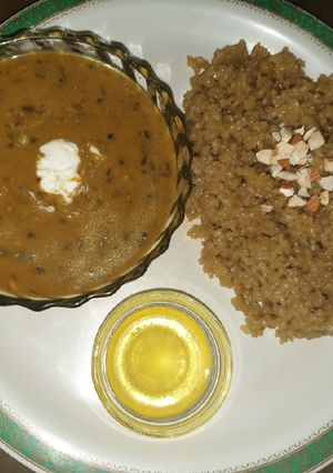 A picture of Dal makhani with lapsi.