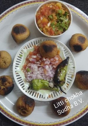 લીટ્ટી ચોખા(Litti chokha recipe in gujarati) રેસીપી મુખ્ય ફોટો
