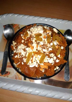 A picture of Besan ka halwa.