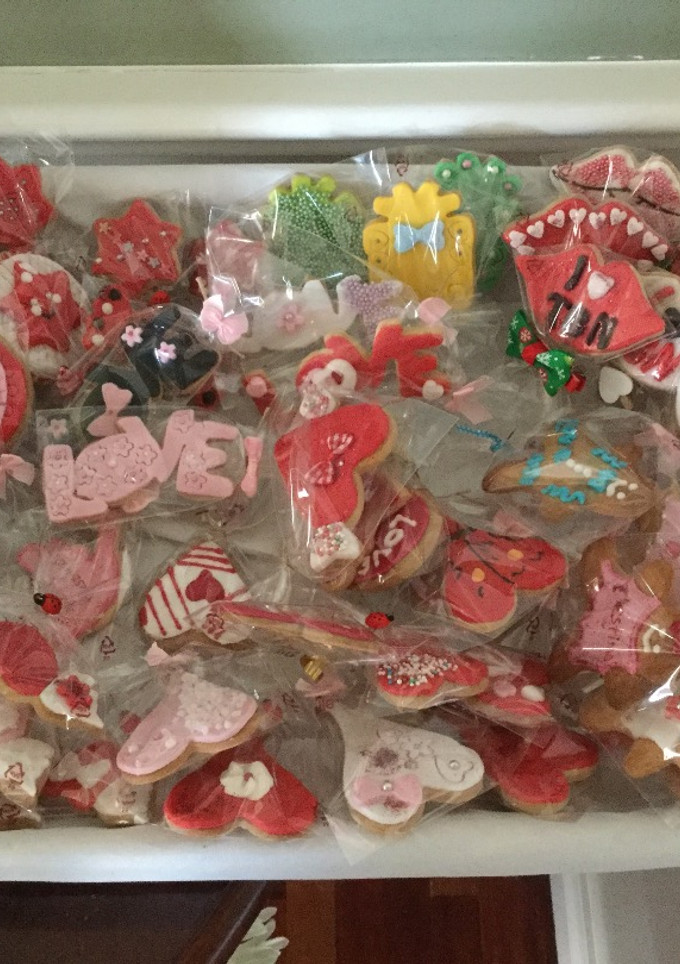 Una foto de Galletas de mantequilla sin huevo decoradas con fondant