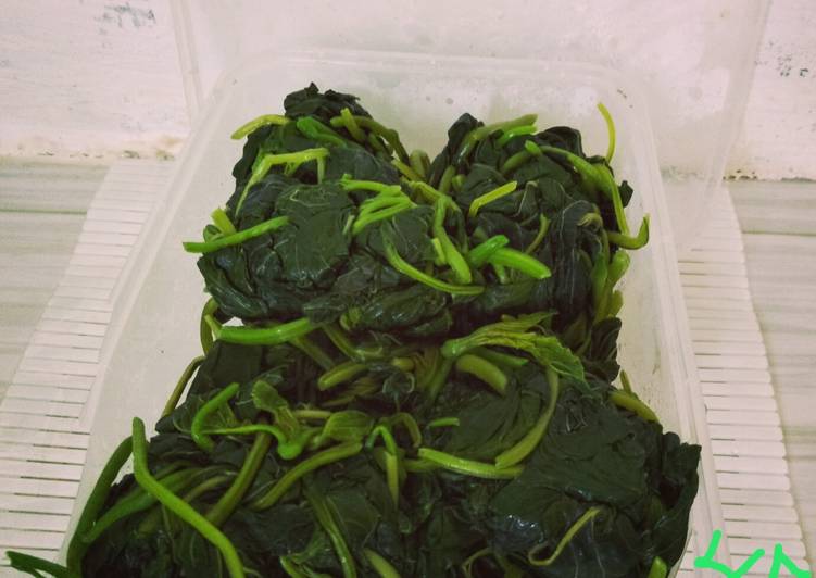 Frozen spinach (bayam beku)