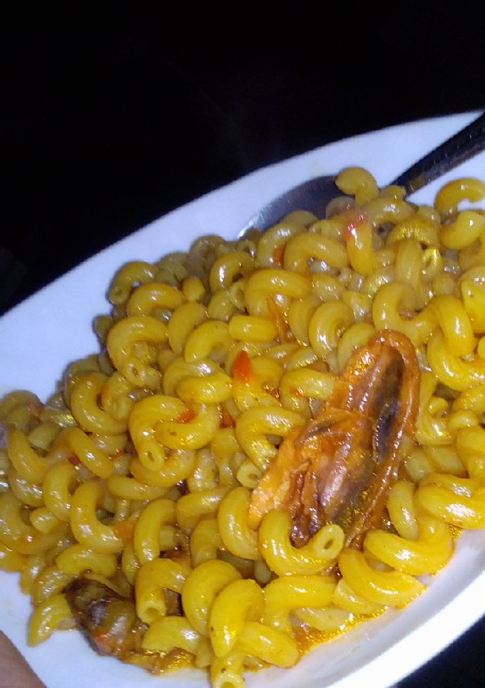 A picture of Macaroni Jollof.