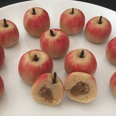 A picture of Apple cashew sweet.
