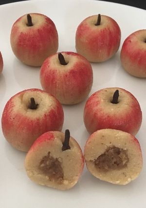 A picture of Apple cashew sweet.