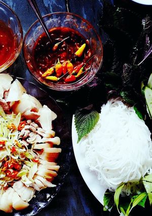 Hình của món Thịt heo kèm bún.