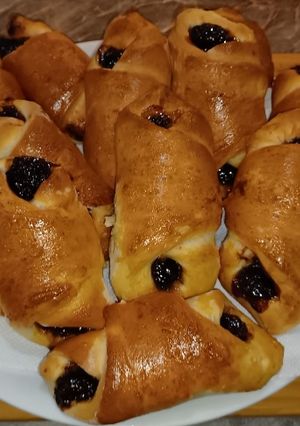 Nagyi szilvalekváros kiflije recept fotója