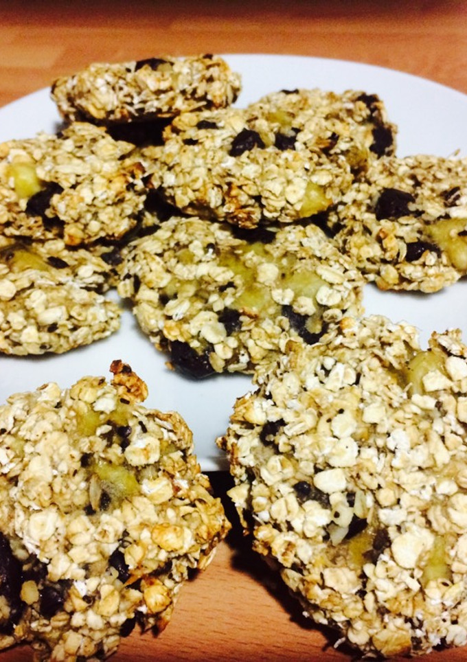 Una foto de Galletas blandas de plátano y chocolate súper sanas
