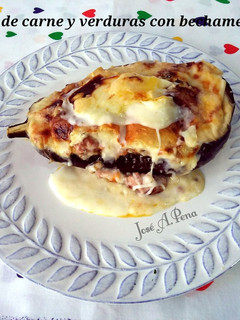 Foto principal de Berenjenas con carne, verduras, roquefort y bechamel gratinada