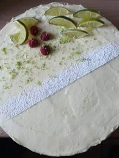 Fehércsokis-limeos-málnás-mascarpone mousse citromos gyömbéres recept fotója