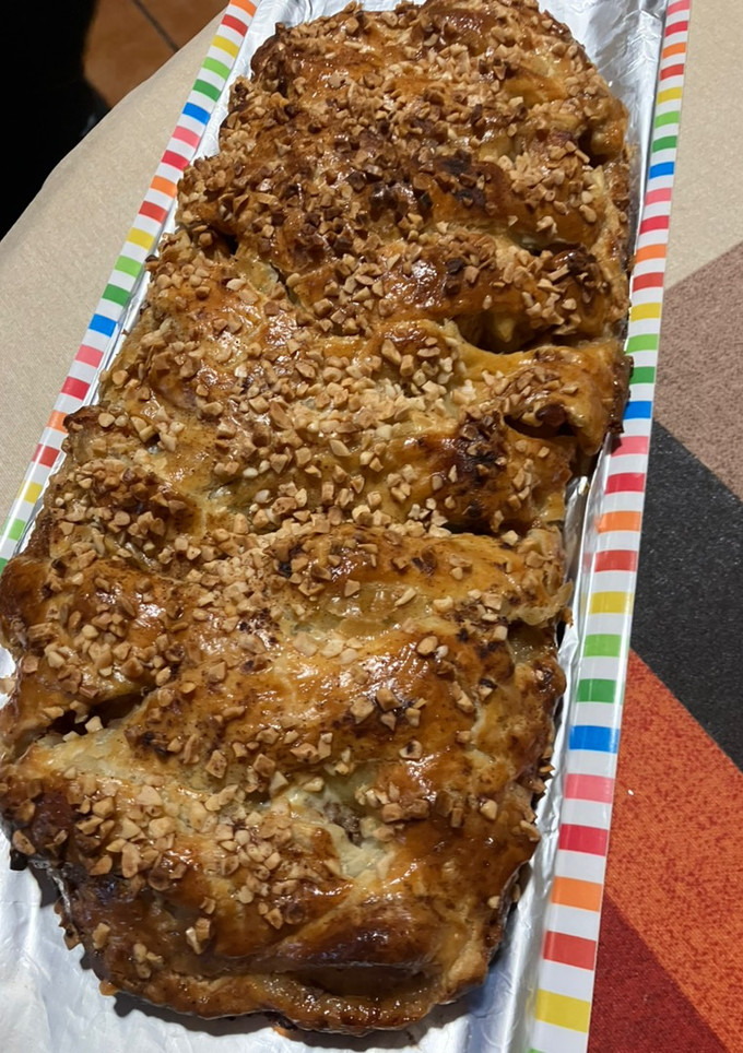 Una foto de Trenza de hojaldre rellena de perelló (manzana)