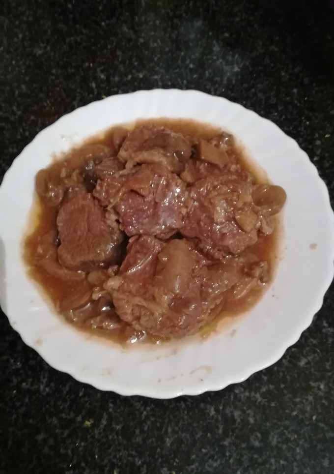 Una foto de Solomillo ibérico en salsa de cebolla con almendras en la olla gm g