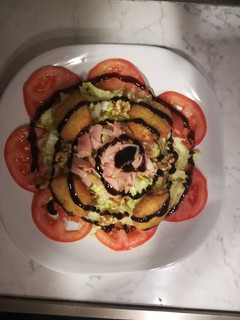 Una foto de Ensalada con queso de cabra frito