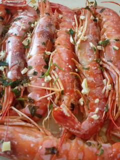 Una foto de Gambones con ajitos al horno