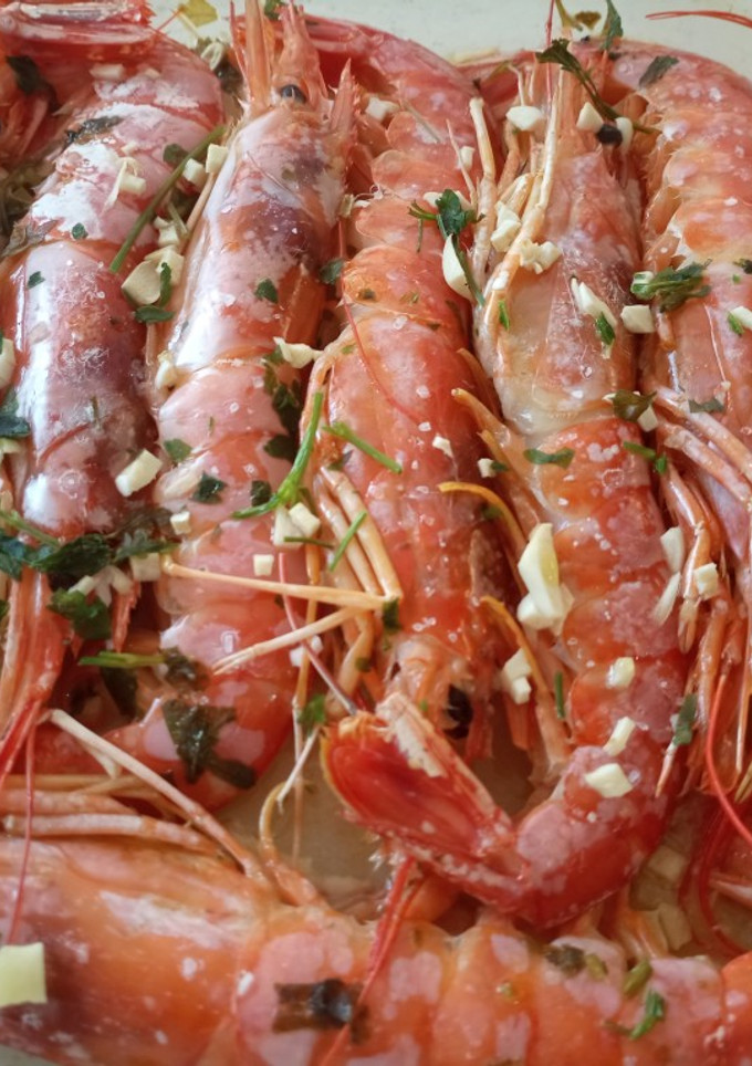 Una foto de Gambones con ajitos al horno