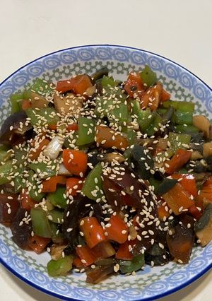 青紅椒拌皮蛋 的食譜成品照片