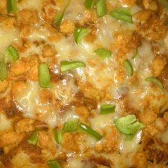 A picture of Chicken tikka pizzA.
