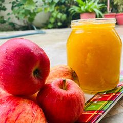 A picture of Apple 🍎 Jam.