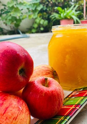 A picture of Apple 🍎 Jam.