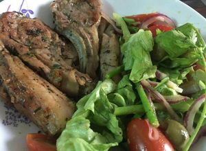 Hình của món Sườn cừu áp chảo.