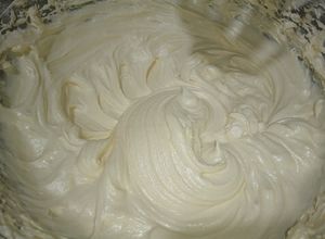 Una foto de Buttercream de armiño (Ermine frosting)