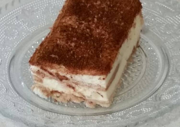 Tarta de galletas napolitanas y cuajada