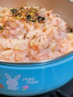 紅糟鮭魚炊飯 的食譜成品照片