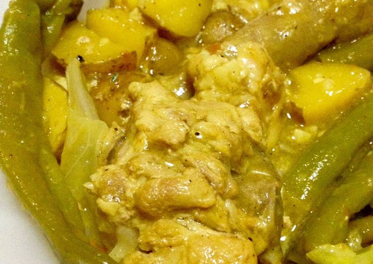 Get Breakfast of Mild Pork Curry with Coconut Milk (simple &amp; easy)