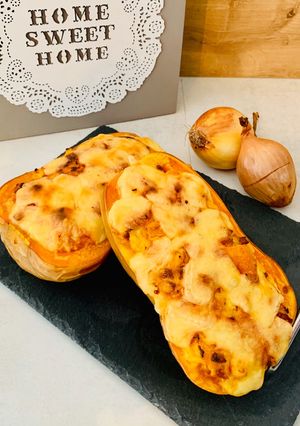 Une photo de Butternut farcie lardons & oignons gratinée raclette