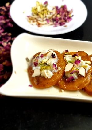 A picture of Shahi Banana Malpua.