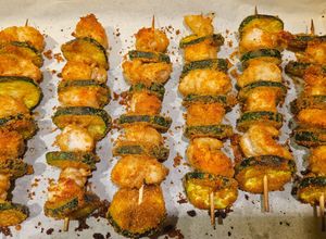 Foto di Spiedini di pollo con zucchine