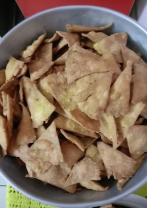 A picture of Namkin poori ready for order.