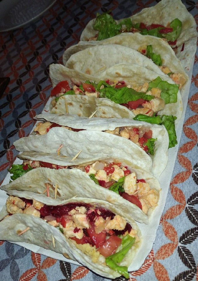 Una foto de Tacos de pollo y verduras saludables!