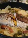 Pargo a la cazuela con coles de Bruselas y bacon