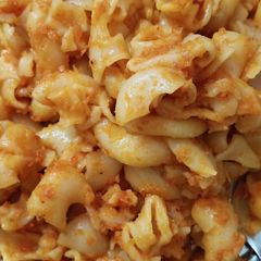 A picture of Macaroni.